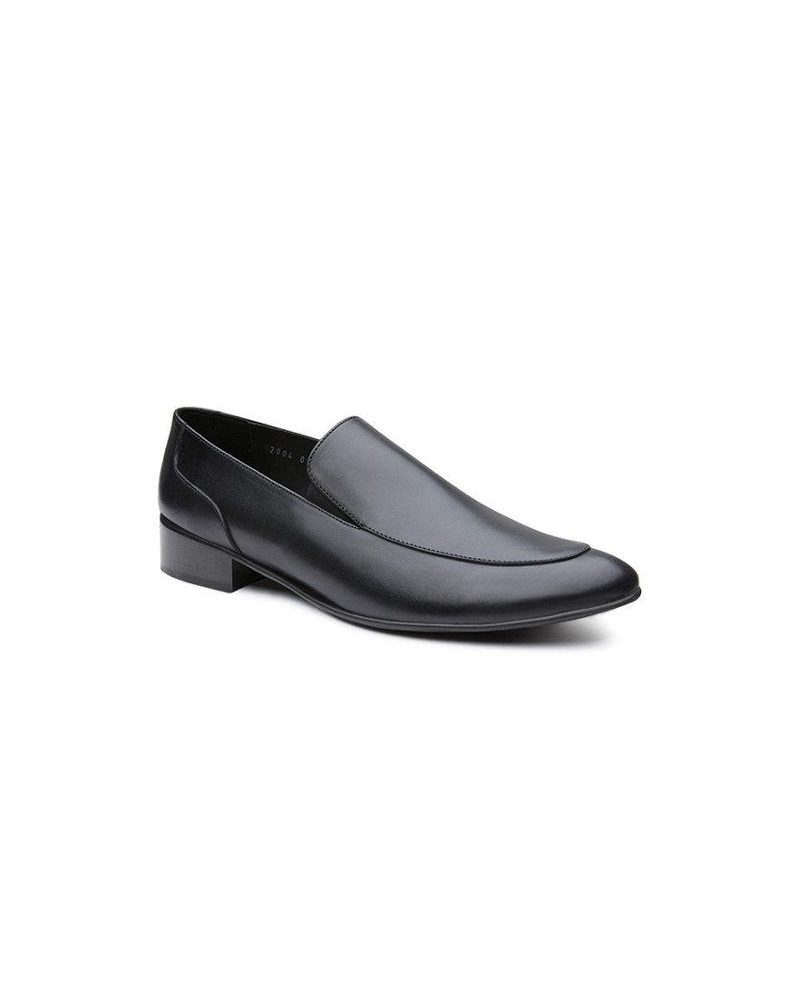 Tech-Leather Plain-Toe Loafers in Black
